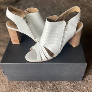 💋SALE💋Neiman Marcus Ivory Leather Gladiator Sandals Zip Closure, Heel 3.5’’.